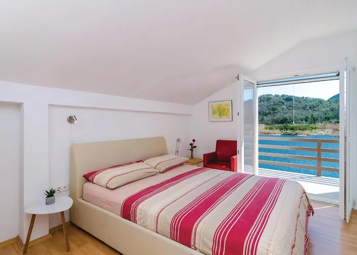 Two-bedroom In Opuzen (Dubrovnik-Neretva)