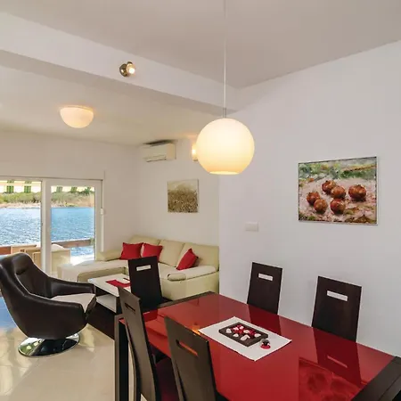 2 Bedroom Cozy In