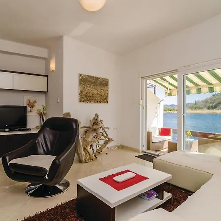 2 Bedroom Cozy Home In Opuzen Tatil Evi